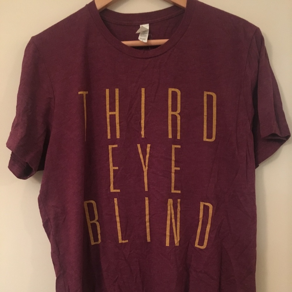 GRAPHIC TEE!! In great condition!